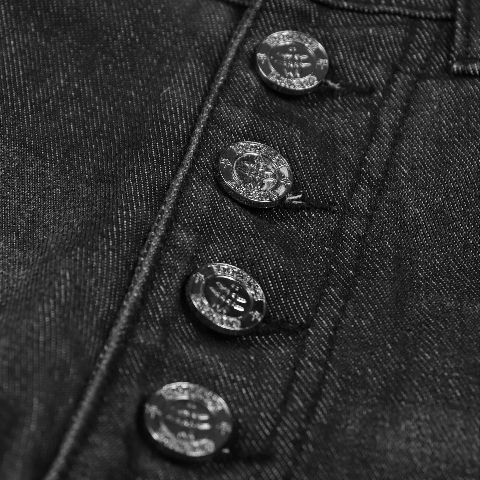 LIV IN HECATE BOLDNESS WHITE TEE - LIV IN MILLE