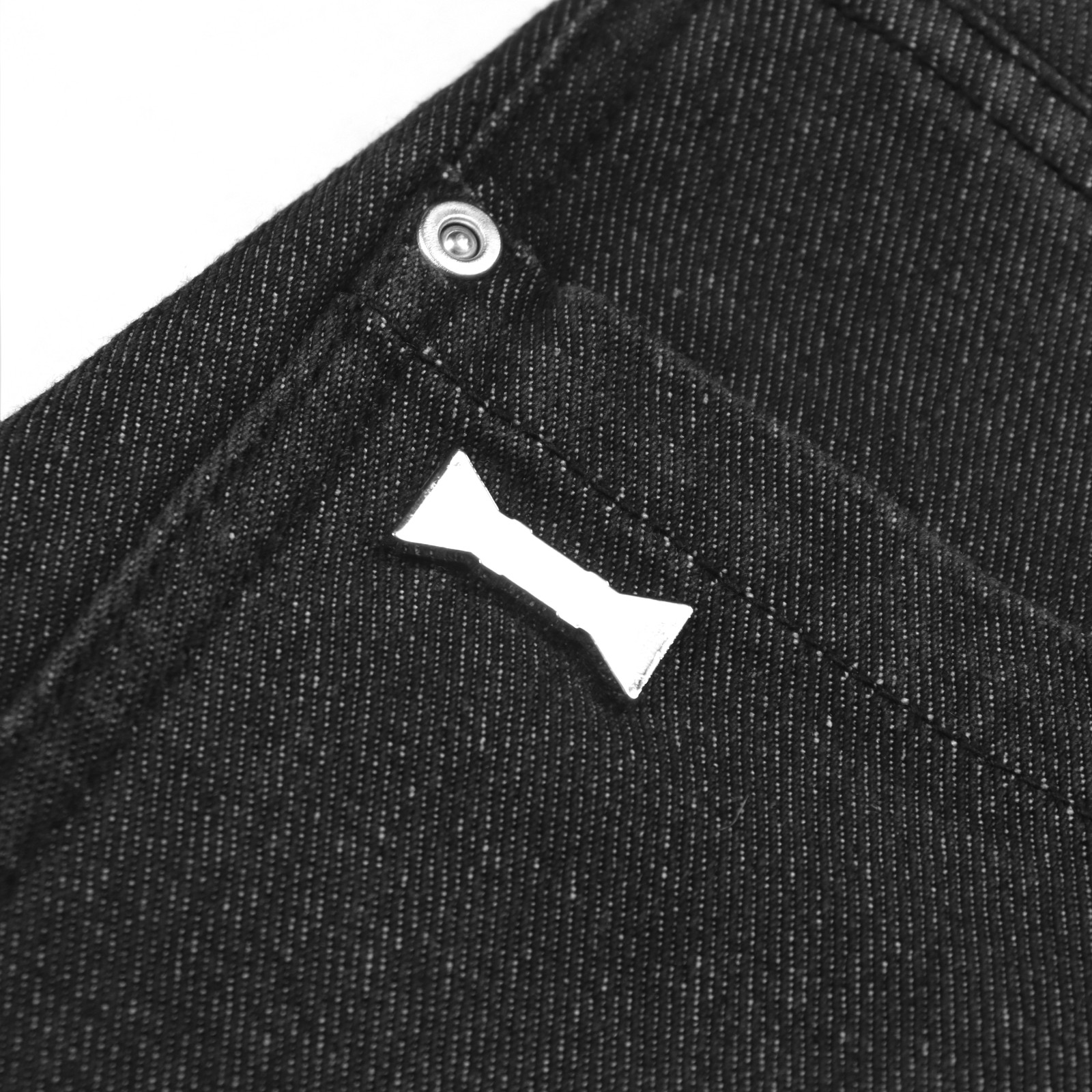 LIV IN HECATE BOLDNESS WHITE TEE - LIV IN MILLE